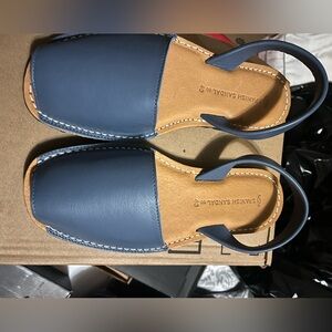 New! Classic Flat Sandals for Women – Dressy Soft Leather Peep Toe Flat Sandals